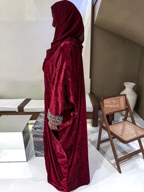Abaya Omaniya Rouge Velvet Absolu