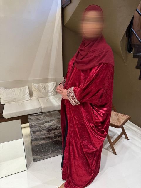 Abaya Omaniya Rouge Velvet Absolu