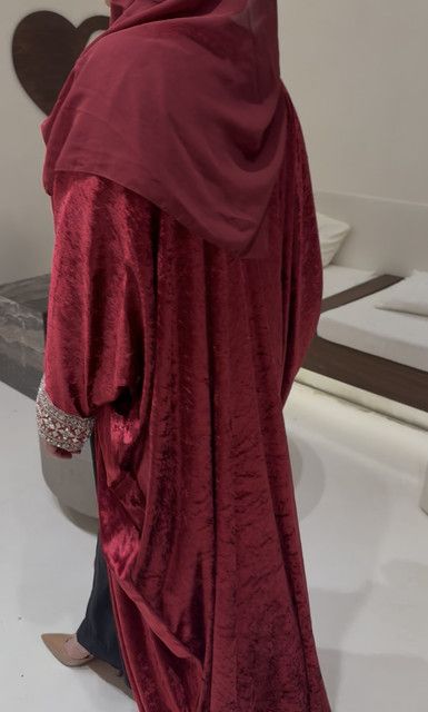 Abaya Omaniya Rouge Velvet Absolu